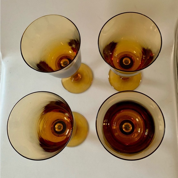 1970 Honey Amber Hand blown Stemmed Wine Goblet Glasses Of 4 - Picture 7 of 12
